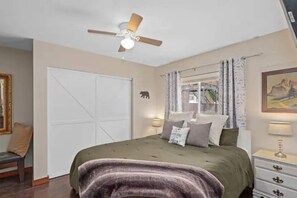 2 bedrooms, iron/ironing board, travel crib, free WiFi