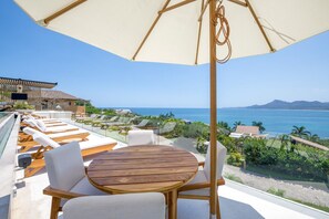 Outdoor dining - Casa Yeiya – Kupuri Punta Mita | Oceanview Villa w/ Staff, Pool, Gym & Media Room (Punta Mita)