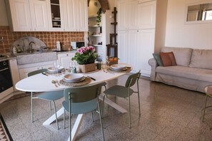 Interior - 2 bedroom apartment in florence (Firenze)