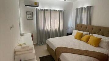 1 habitación, tabla de planchar con plancha, wifi gratis y ropa de cama