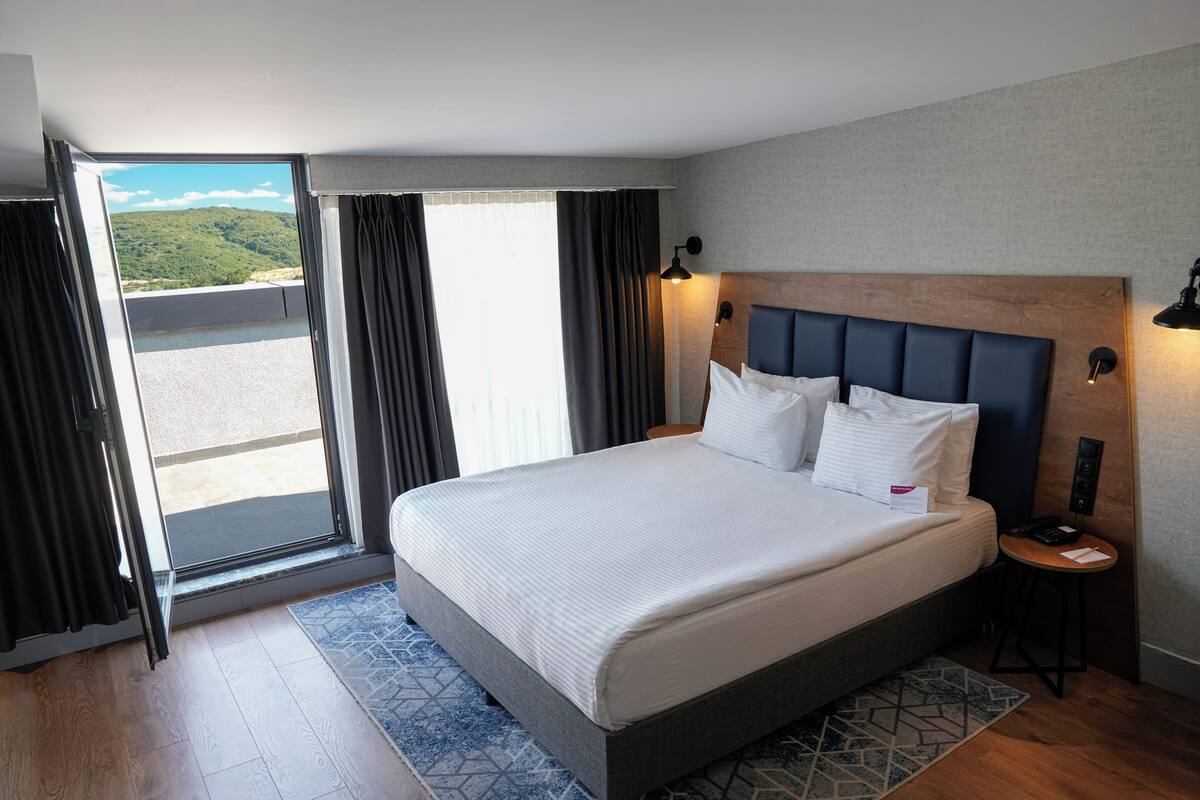 Deluxe Room, Balcony