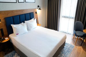 Superior Room (1 French Bed, French Room) | Minibar, in-room safe, individually decorated, individually furnished - Ramada Encore by Wyndham Istanbul Arnavutkoy (Arnavutköy)