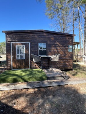 Terrace/patio - Cozy Cabin # 4 Located on The Bayou next 2 The Shed BBQ and Blues Joint (Ocean Springs)