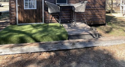 Cozy Cabin # 4 Located on The Bayou next 2 The Shed BBQ and Blues Joint
