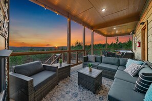 Property grounds - Dreamy Sunset Mountain Views/Central Loc/Hot Tub! (Broken Bow)