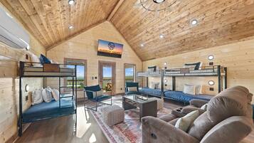 2 bedrooms, iron/ironing board, internet, bed sheets