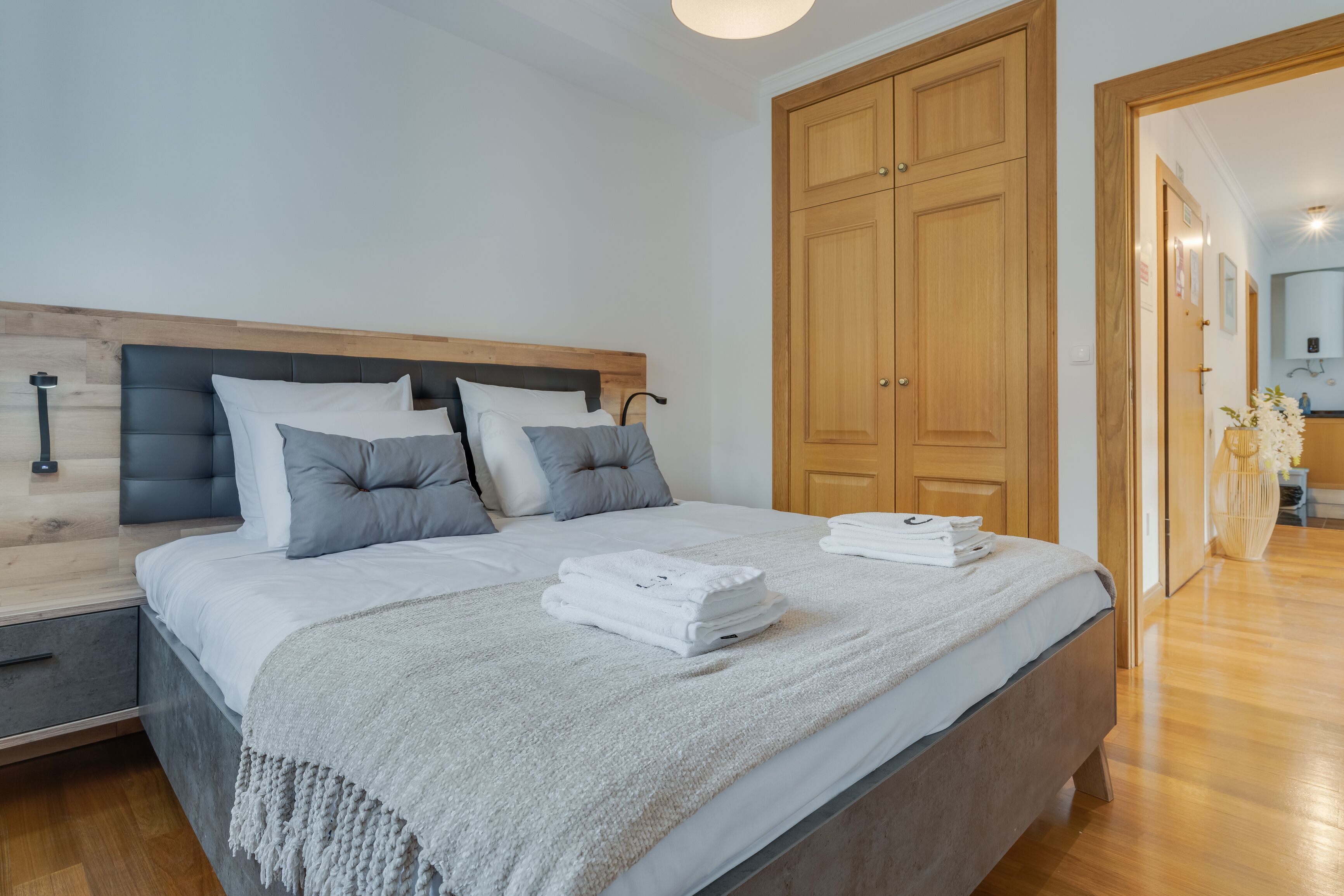 2 habitaciones, tabla de planchar con plancha, wifi y ropa de cama 