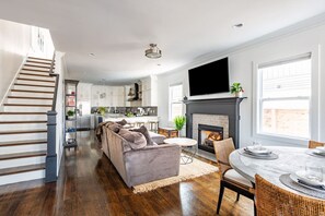 Interior - The Sanctuary: Downtown Luxury | Cooled Jacuzzi (Nashville)