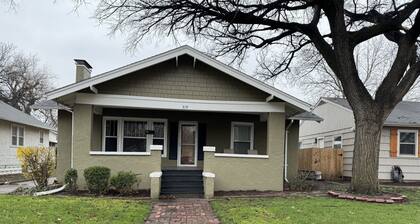 The Guide house! Beautiful 2 bedroom close to the fairgrounds and the College 