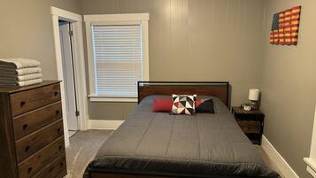 2 habitaciones, tabla de planchar con plancha, cuna de viaje y wifi