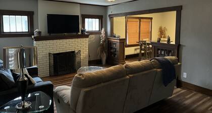 The Guide house! Beautiful 2 bedroom close to the fairgrounds and the College