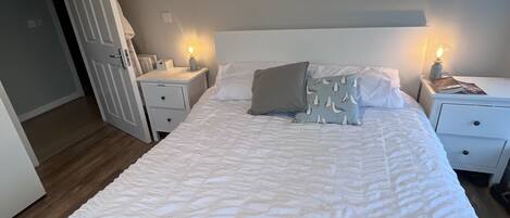 1 chambre, fer et planche à repasser, Wi-Fi gratuit, draps fournis