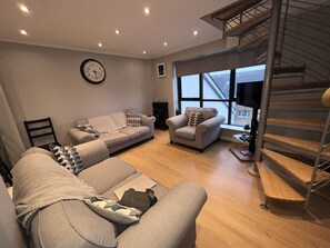 TV - The Coastal Apartment (Dublin)