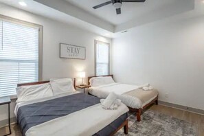 3 bedrooms, desk, iron/ironing board, free WiFi