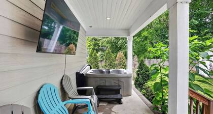 Downtown Chattanooga Retreat | Hot Tub + Pool Table | Sleeps 10 | Pet-Friendly