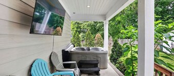 Downtown Chattanooga Retreat | Hot Tub + Pool Table | Sleeps 10 | Pet-Friendly