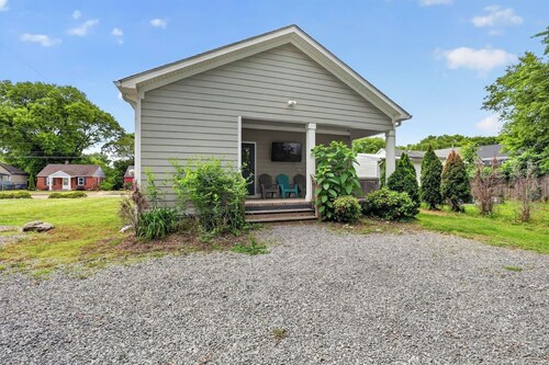 Downtown Chattanooga Retreat | Hot Tub + Pool Table | Sleeps 10 | Pet-Friendly