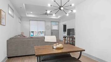 Smart TV, video games