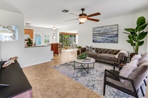 Smart-TV, Bücher, Arbeitsbereiche, Computerbildschirme