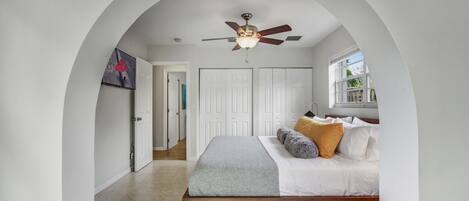 3 bedrooms, desk, iron/ironing board, free WiFi