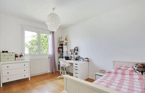 3 chambres, fer et planche à repasser, Wi-Fi, draps fournis