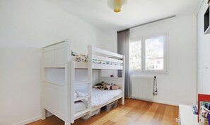 3 bedrooms, iron/ironing board, WiFi, bed sheets - Maison Avec Jardin + Parking à 10 Minutes à Pied du Métro Mairie de Montreuil (Montreuil)