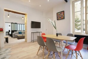 Dining - NEW | Parisian Purity | 2 CH - (Paris)