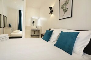 2 bedrooms, iron/ironing board, WiFi, bed sheets - NEW | Parisian Purity | 2 CH - (Paris)