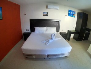 Desk, laptop workspace, free WiFi - Hotel Luna Turquesa Bacalar- Free Kayaks (Bacalar)