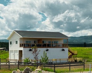 Exterior - Glacier Natl Park & Whitefish Ski Resort Views: Campfire Ring & Cowboy Pool (Kalispell)