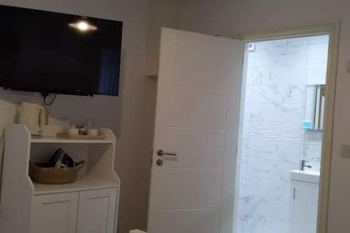 Deluxe Double Room (Room 3)