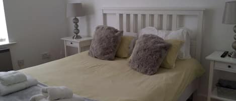 Deluxe Double Room (Room 2) | Bathroom | Free toiletries