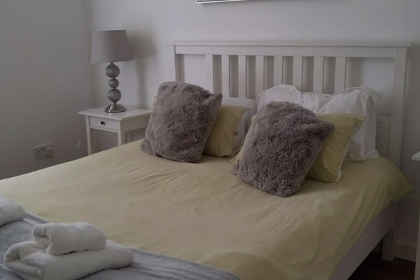 Deluxe Double Room (Room 2) | Bathroom | Free toiletries