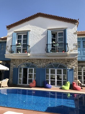 Front of property - VİA PERLA BUTİK OTEL (Cesme)