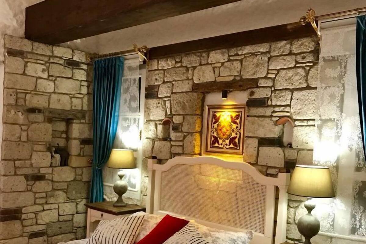 HONEYMOON  SUIT ROOM WITH JACUZZI | In-room safe, free WiFi