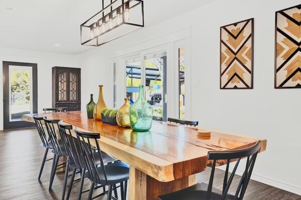 Dining - Relaxation+Pool & Hot Tub+Views (Comfort)