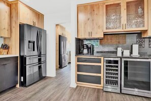 Refrigerador, microondas, horno, placa de cocina