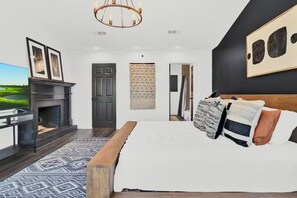 5 bedrooms, desk, iron/ironing board, free WiFi - Relaxation+Pool & Hot Tub+Views (Comfort)