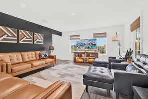 Smart TV, books - Relaxation+Pool & Hot Tub+Views (Comfort)