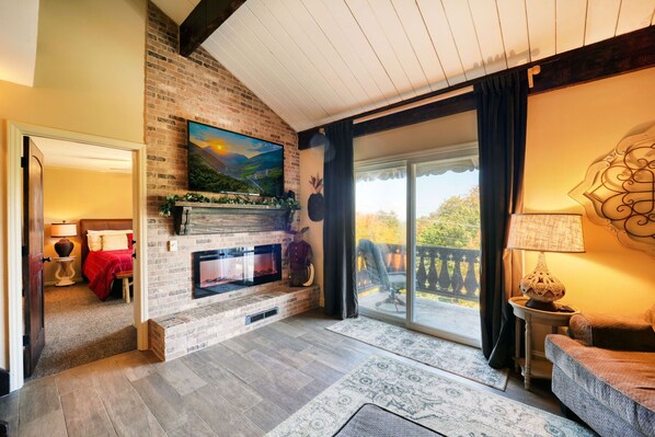 Living area - Mountain Getaway Retreat - 4br + loft (Beech Mountain)