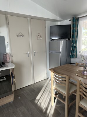 Dining - Mobil-home DE LA Mediteranee (Vias)