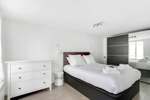 1 bedroom, iron/ironing board, WiFi, bed sheets - NEW | Parisian Radiance | Apartment (Paris)