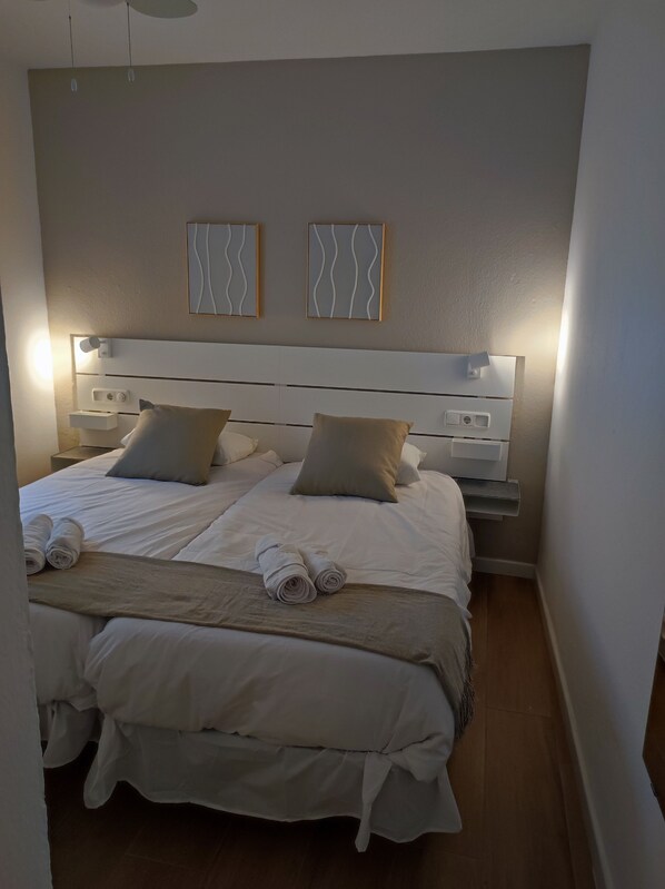 2 chambres, fer et planche à repasser, Wi-Fi, draps fournis