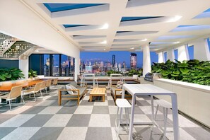 Outdoor dining - Relaxing 2BD/2BA w/ Parking&Pool in South Brisbane (South Brisbane)