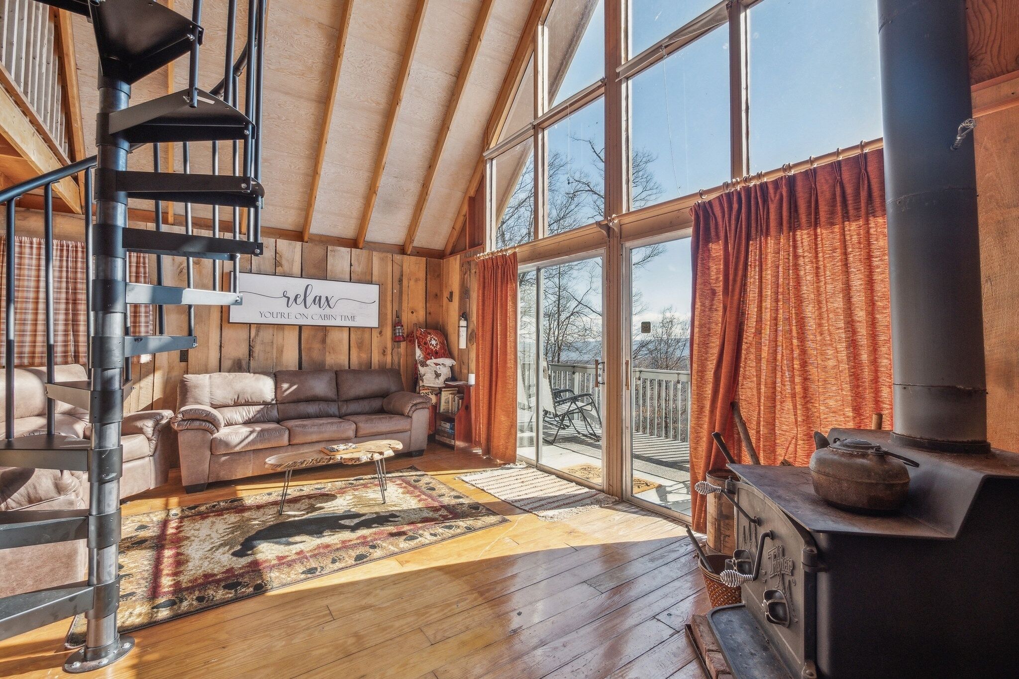 NEW LISTING! Tranquil Rocky Top Cabin with Mountain Views! by RedAwning