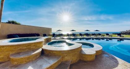 Remodeled Beachfront Ground Floor Surf Condo @Las Olas, Steps from the Pool/Sand
