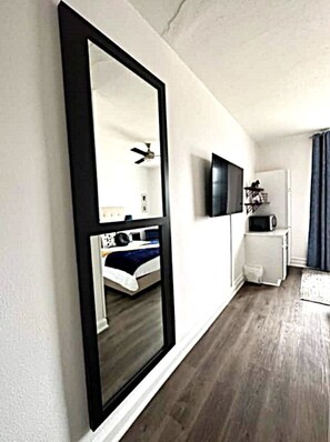 Iron/ironing board, WiFi, bed sheets - Studio22 on Phillips (Sioux Falls)