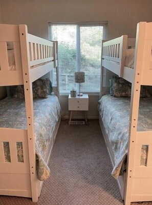 3 habitaciones, escritorio, wifi gratis y ropa de cama