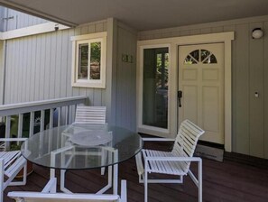 Outdoor dining - La Selva Seaside Sanctuary (La Selva Beach)