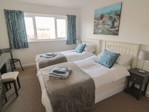 3 dormitorios, decoración individual, mobiliario individual